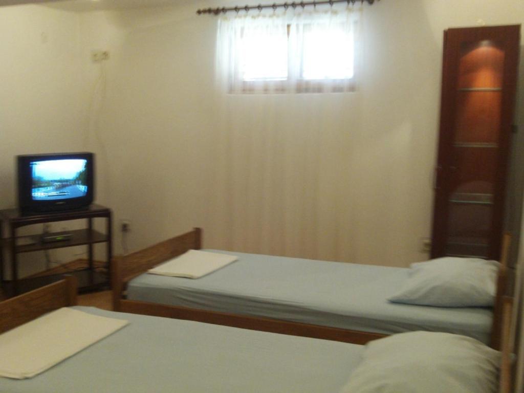 Apartment In Kustici With Balcony, Wifi, Washing Machine Esterno foto